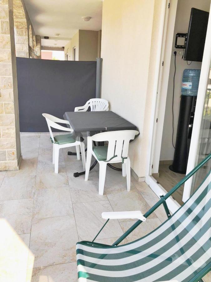 Apartmani Solis Vir Buitenkant foto